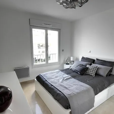 With 2 Bedrooms In Cannes, With Wonderful View, Furnish *