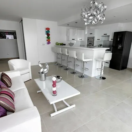 With 2 Bedrooms In Cannes, With Wonderful View, Furnish Apartment *