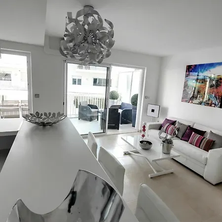 With 2 Bedrooms In Cannes, With Wonderful View, Furnish * Cannes