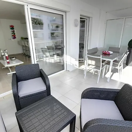 With 2 Bedrooms In Cannes, With Wonderful View, Furnish *
