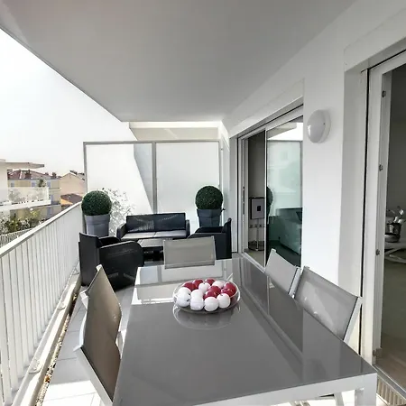 With 2 Bedrooms In Cannes, With Wonderful View, Furnish Apartment