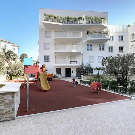 With 2 Bedrooms In Cannes, With Wonderful View, Furnish